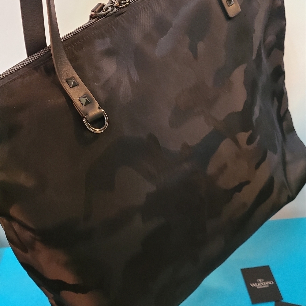 Valentino Garavani 2Way Rockstud Camo Tote Bag - Picture 4 of 14